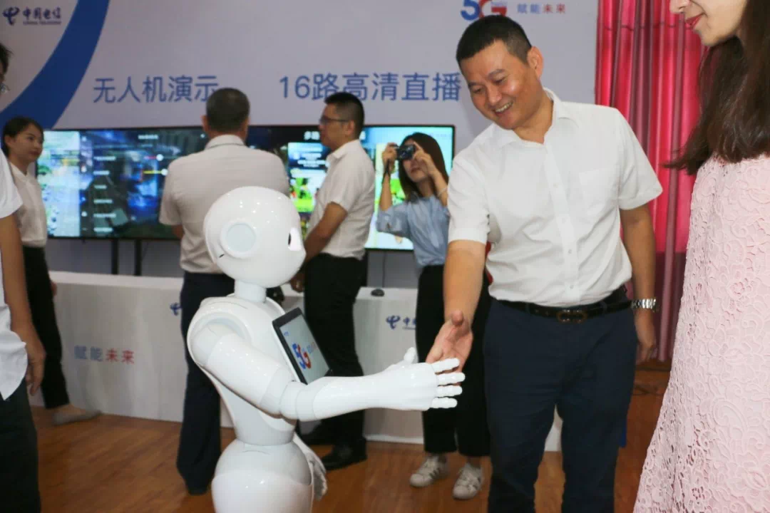 5G與人工智能結合的機器人